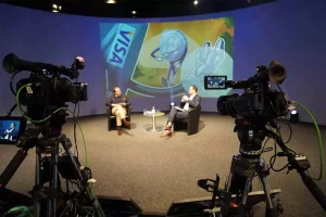 Behind the Scenes Kameras im Fokus während einer Aufnahme im Studio