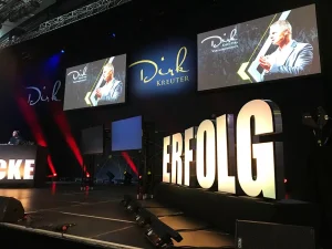 Closeup Bühnengestaltung Erfolg Dirk Kreuter Event