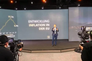 Rethaber auf der Bühne während eines Talks