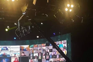 Kameraarm filmt Digitalevent