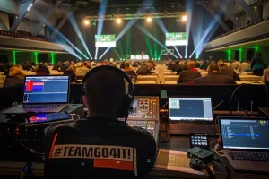 behind the Scenes eines Technikmitarbeiters bei GO4IT während einer Veranstaltung